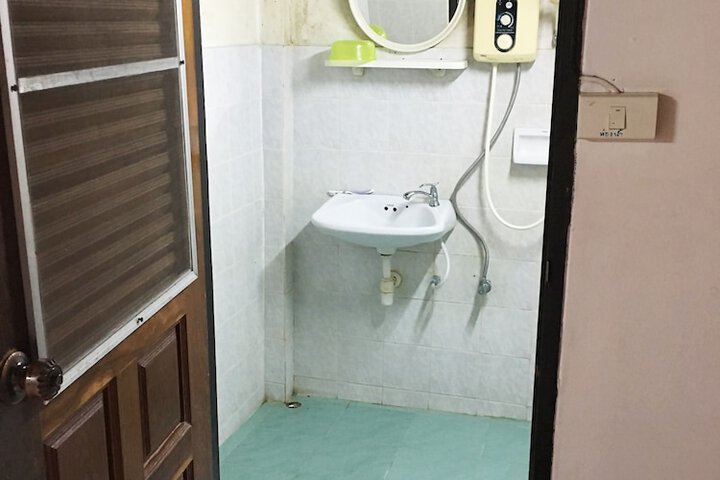 Room 47 of 63