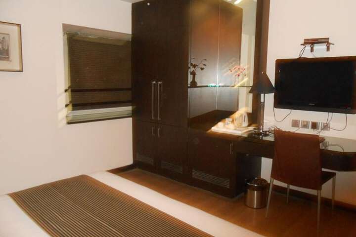 Room 27 of 65