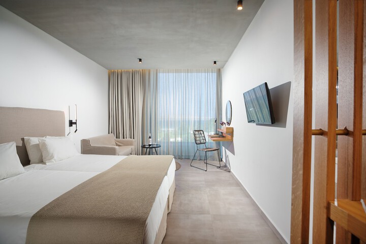 Room 8 of 118