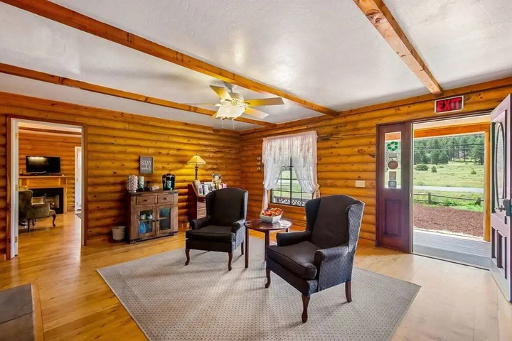 Image of Quarter Horse Inn / Heather Room