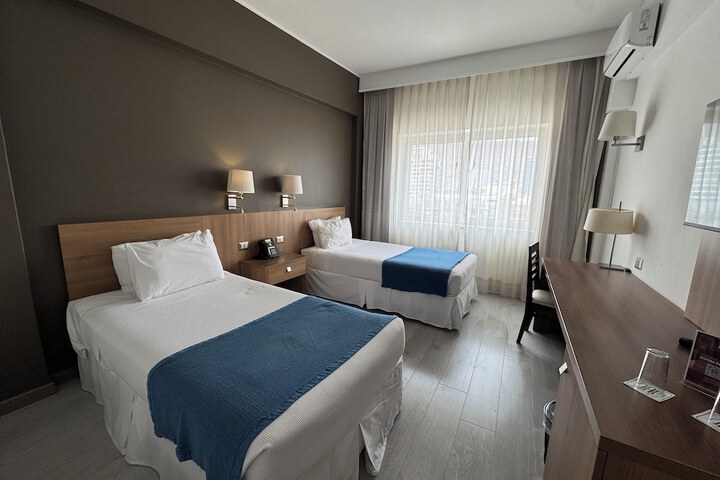 Room 28 of 127