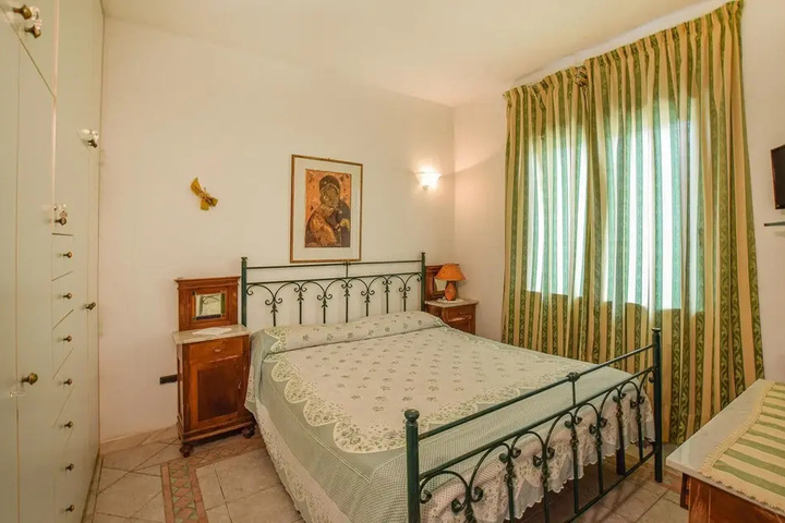 Room 4 of 13