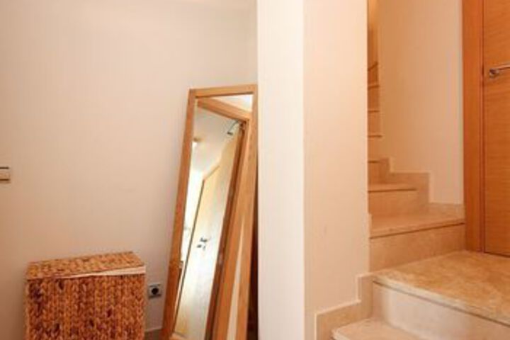 Room 10 of 24