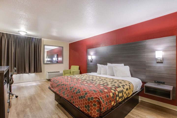1 King Bed (6 of 6)