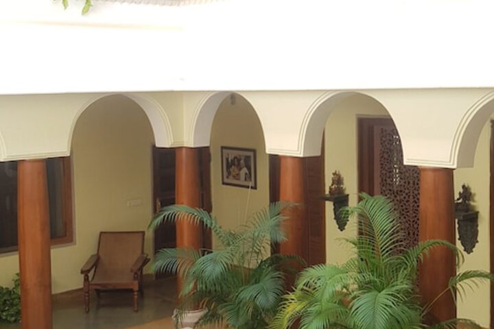 Hotel Exterior 25 of 27