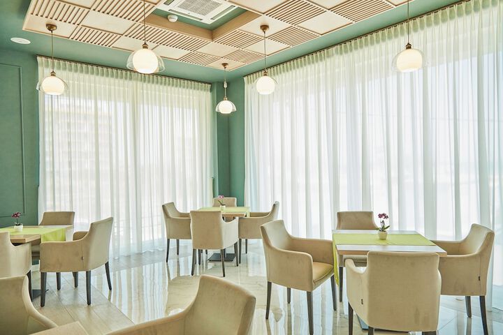 Dining 96 of 100