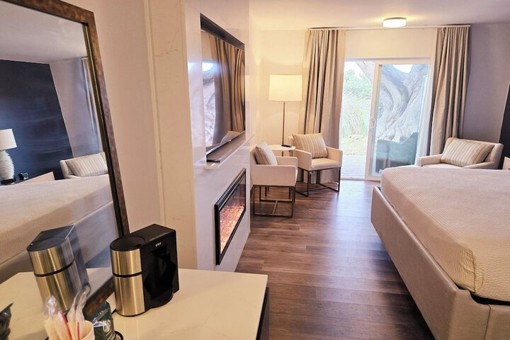 Room 2 of 6