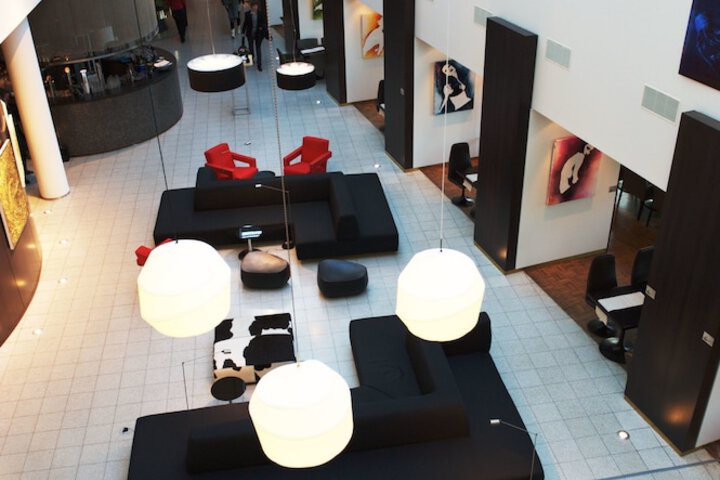 Entrance & Lobby