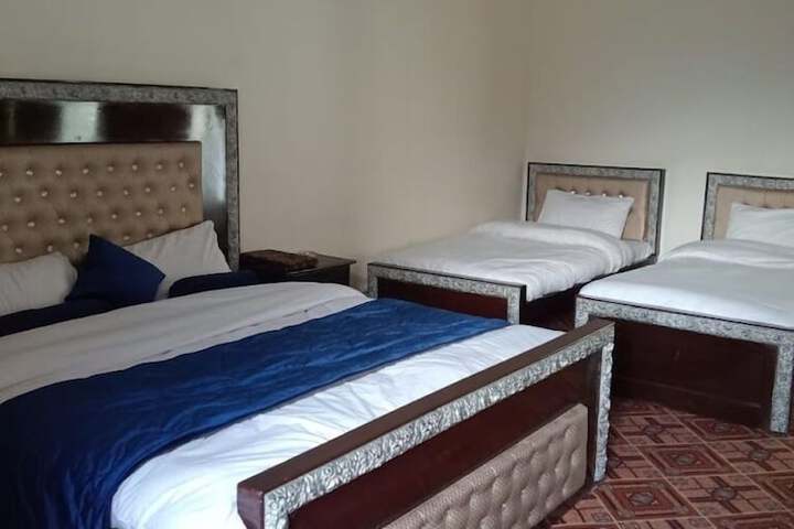 Room 6 of 9