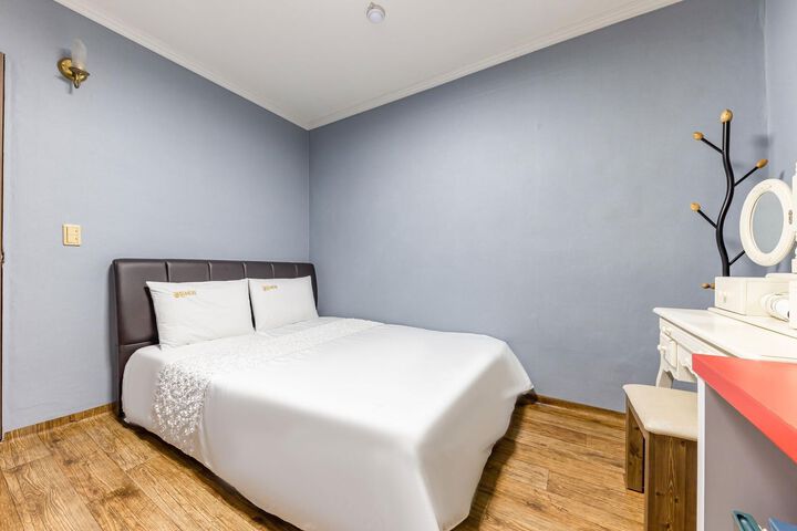 Room 27 of 60