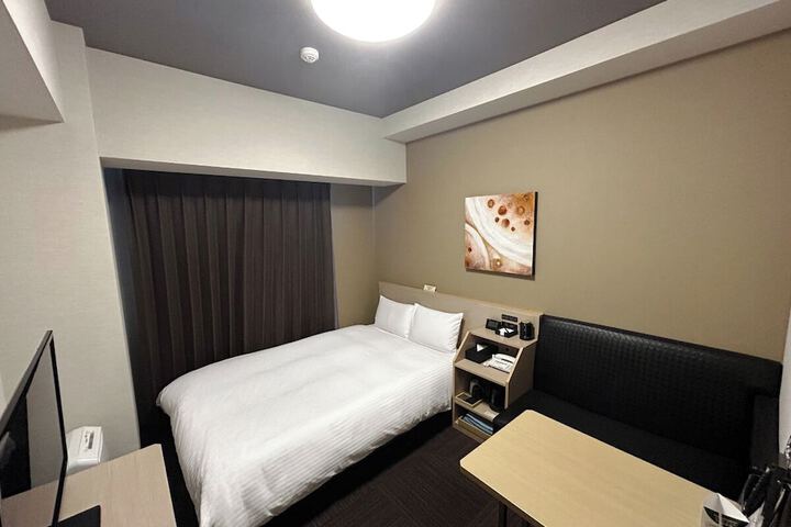 Room 10 of 33