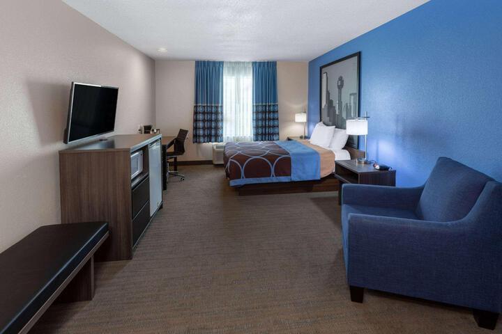 1 King Bed (4 of 9)