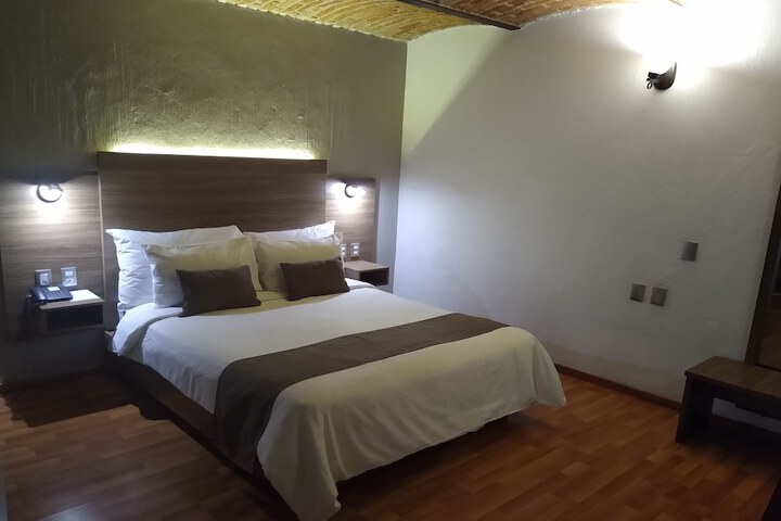 Room 6 of 35