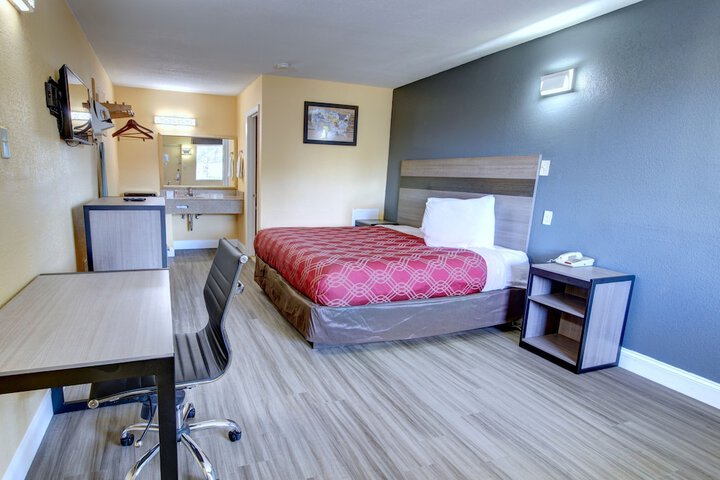 1 King Bed Accessible (11 of 14)