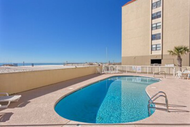 Pool 22 of 39