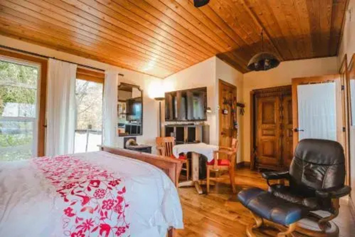 Room 2 of 11
