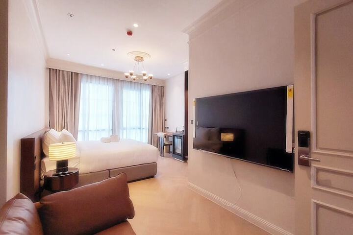 Room 27 of 40