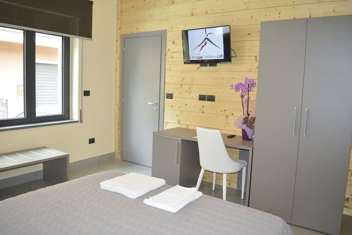 Room 5 of 17