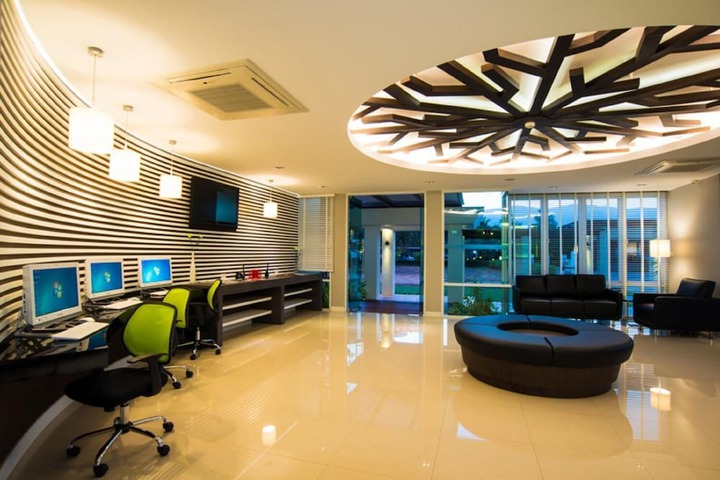 Entrance & Lobby