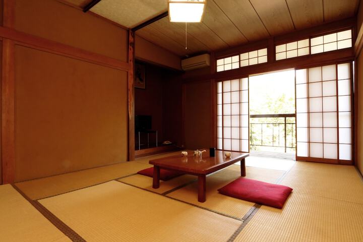 Room 6 of 65