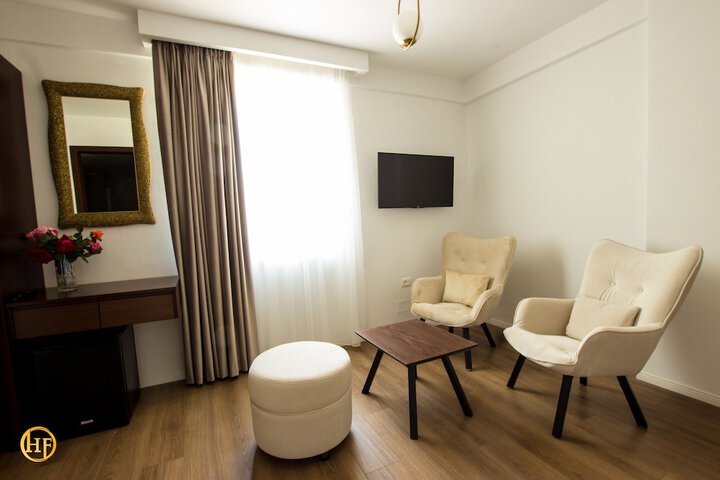 Room 12 of 30