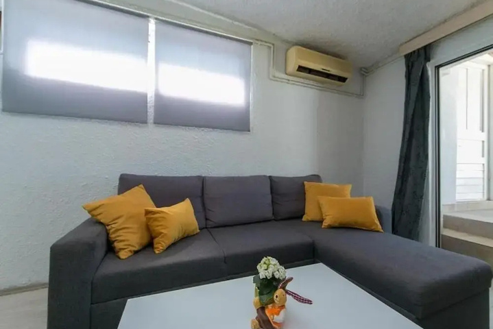 Room 12 of 24