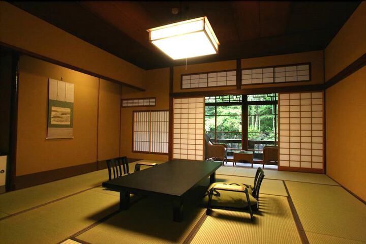 Room 12 of 145