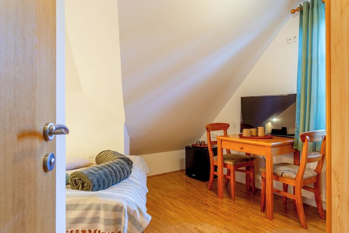 Room 33 of 54