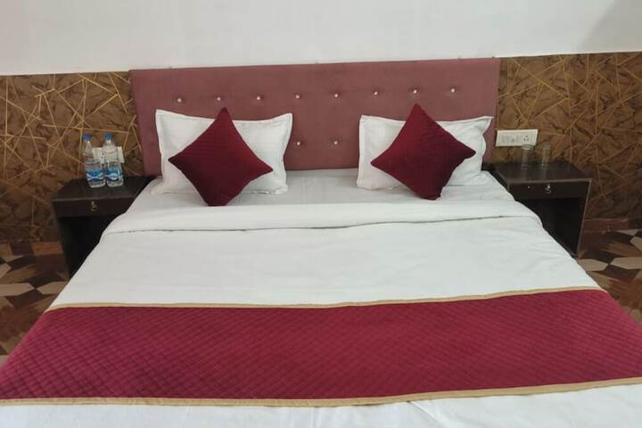 Room 2 of 39