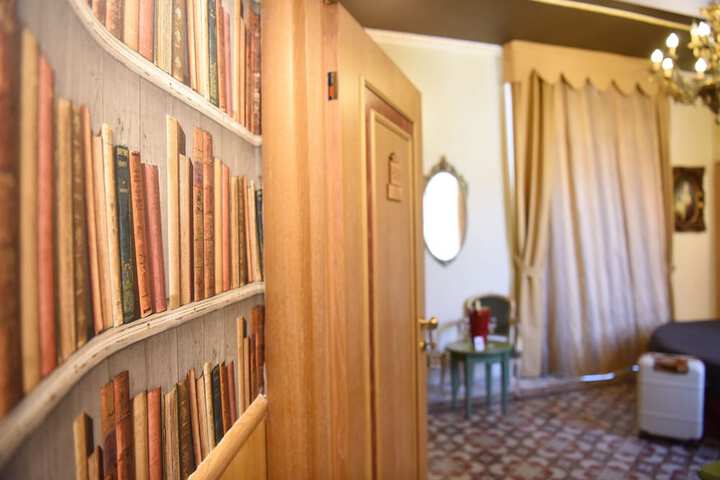 Room 44 of 100