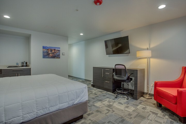 Room 9 of 38