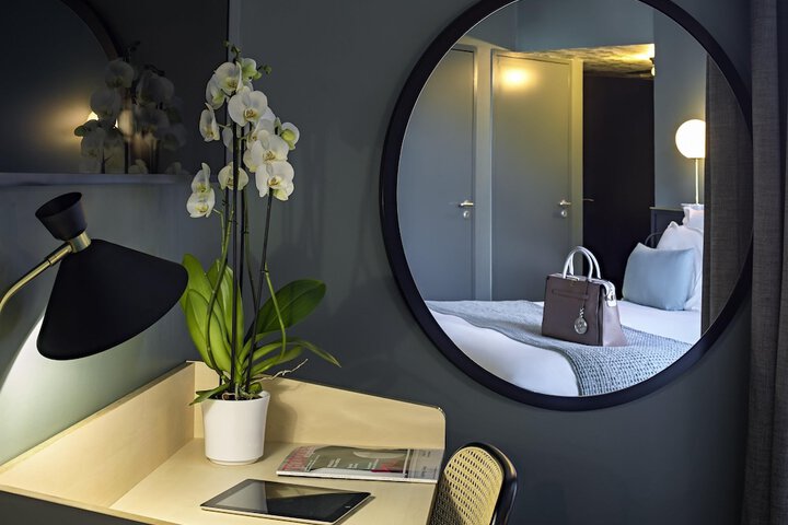 Room 2 of 27