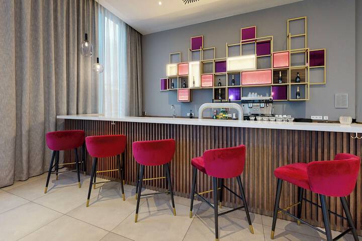 Lounge 56 of 71