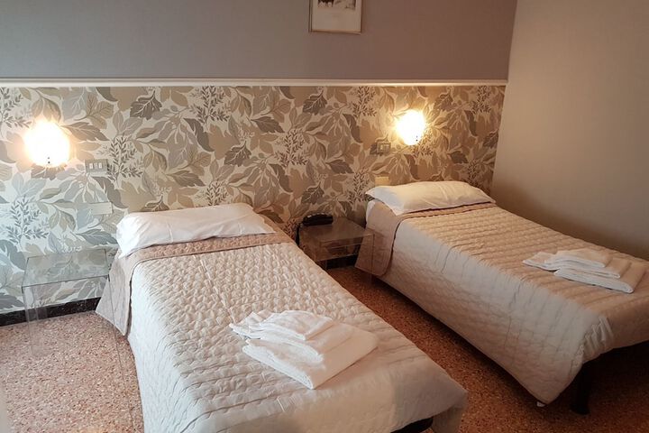 Room 6 of 34