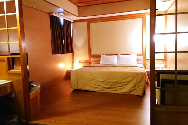 Room 20 of 33