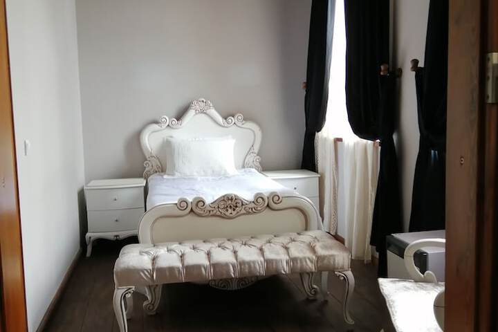 Room 3 of 47