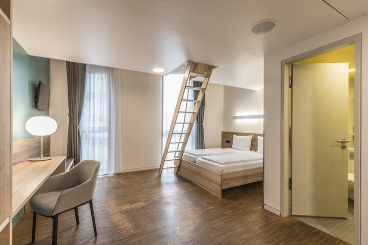 Room 17 of 44