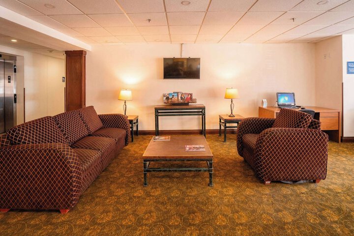 Entrance & Lobby