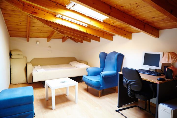 Room 9 of 36