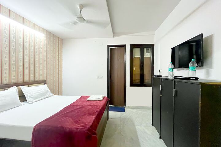 Room 2 of 6