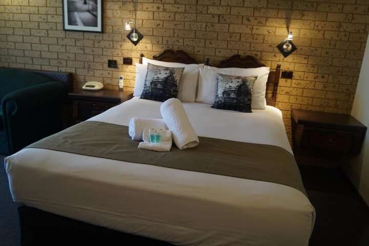 Room 10 of 43