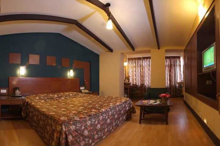Room 17 of 28