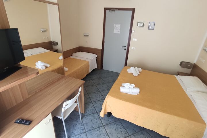 Room 15 of 34
