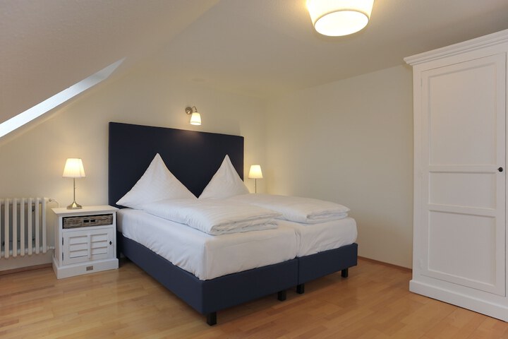Room 5 of 42