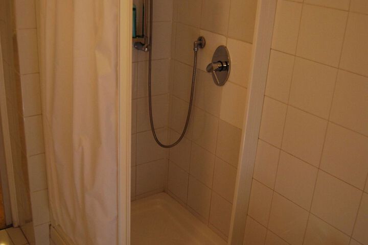 Room 6 of 27
