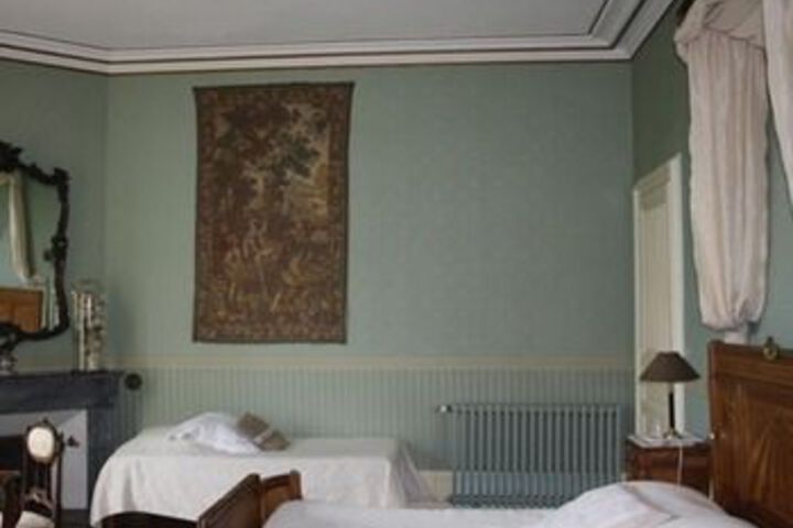 Room 12 of 37