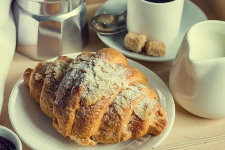 Breakfast/Coffee Service 12 of 15