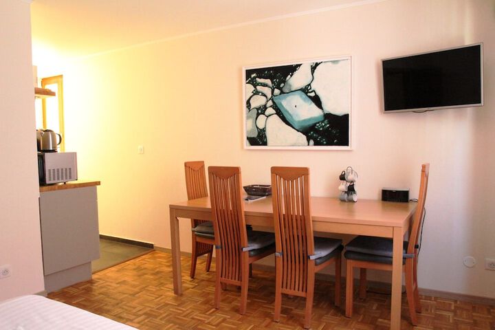 Room 51 of 86
