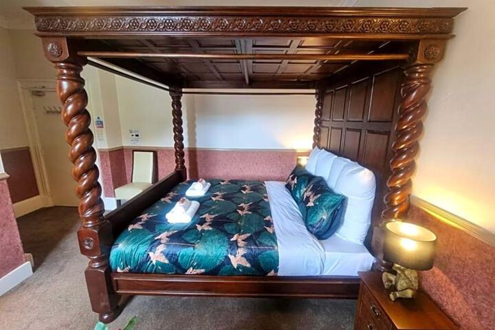 Roy Bridge Hotel