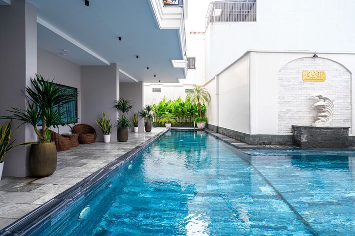 Pool 52 of 85